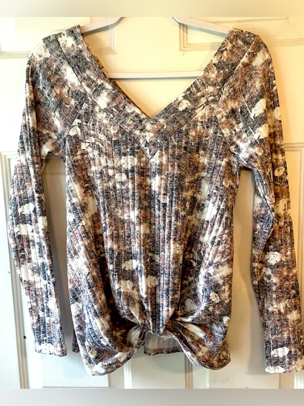 Daytrip Gray Brown White Mix Colors Surplice Twist Ribbed V-Neck Sweater Small